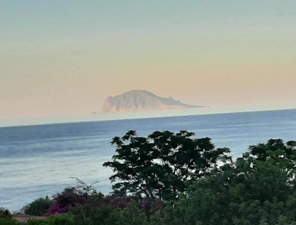 Villa Insolia Santa Marina Salina Oda fotoğraf