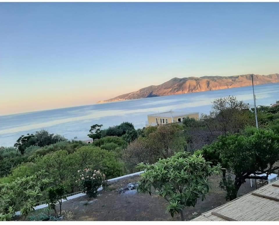 Villa Insolia Santa Marina Salina Oda fotoğraf